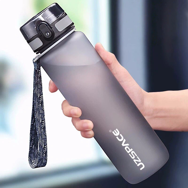 Sports Equipment Photos - ขวดน้ําคุณภาพสูง 500ML 1000ML BPA ฟรีรั่วแบบพกพาสําหรับขวดเครื่องดื่มกีฬายิมเป็นมิตรกับสิ่งแวดล้อม